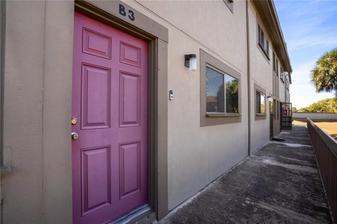 Condo in Tampa, Florida, 2 bedrooms № 2157129 - photo 2