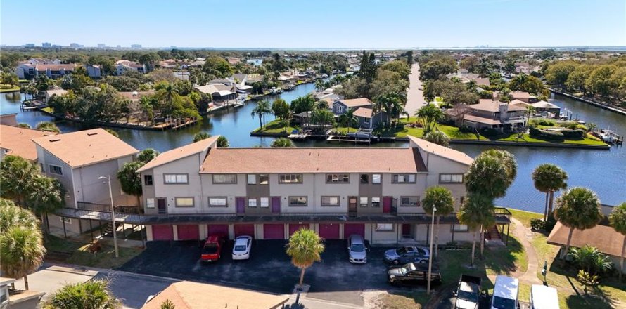 Condo in Tampa, Florida, 2 bedrooms № 2157129