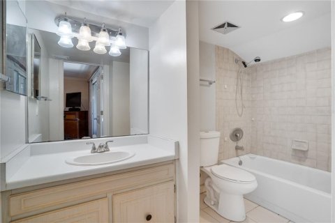 Condo in Tampa, Florida, 2 bedrooms № 2157129 - photo 19