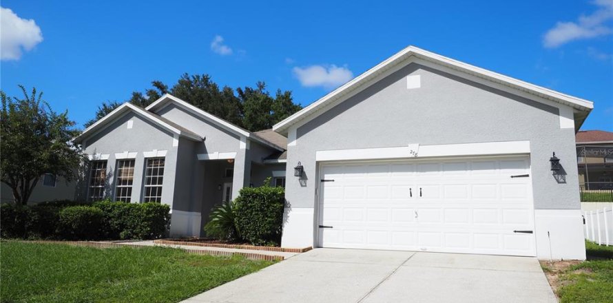 House in Clermont, Florida 4 bedrooms, 239.13 sq.m. № 2427284