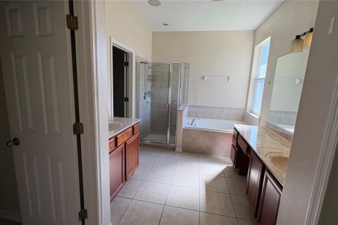 House in Clermont, Florida 4 bedrooms, 239.13 sq.m. № 2427284 - photo 12