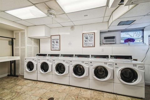 Condo in Tampa, Florida, 1 bedroom № 2393873 - photo 29
