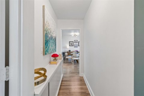 Condo in Tampa, Florida, 1 bedroom № 2393873 - photo 17