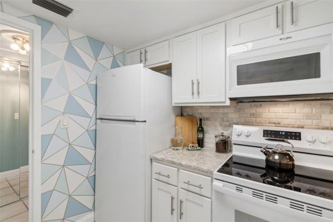 Condo in Tampa, Florida, 1 bedroom № 2393873 - photo 6