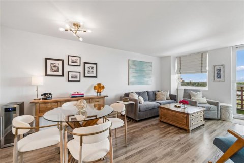 Condo in Tampa, Florida, 1 bedroom № 2393873 - photo 10