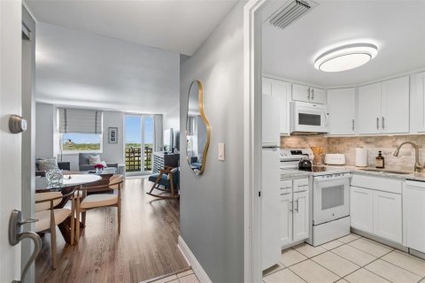 Condo in Tampa, Florida, 1 bedroom № 2393873 - photo 2