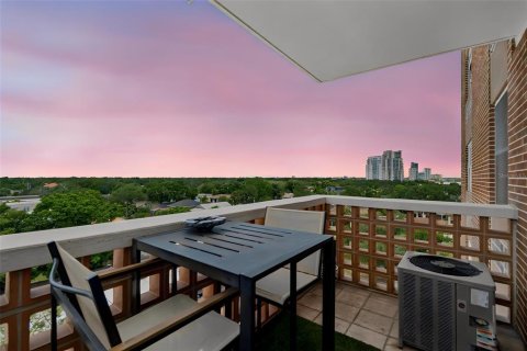 Condo in Tampa, Florida, 1 bedroom № 2393873 - photo 14