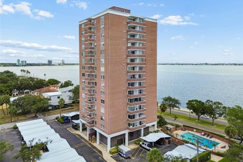 Condo in Tampa, Florida, 1 bedroom № 2393873