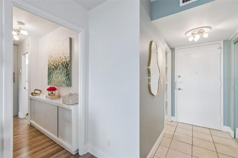 Condo in Tampa, Florida, 1 bedroom № 2393873 - photo 16