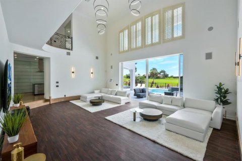 House in Cape Coral, Florida 4 bedrooms, 540.13 sq.m. № 1869620 - photo 14