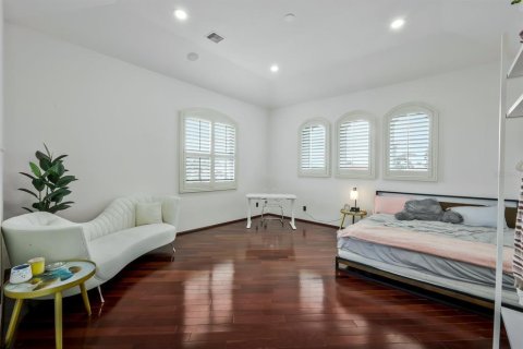 House in Cape Coral, Florida 4 bedrooms, 540.13 sq.m. № 1869620 - photo 28