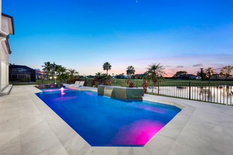 House in Cape Coral, Florida 4 bedrooms, 540.13 sq.m. № 1869620 - photo 5