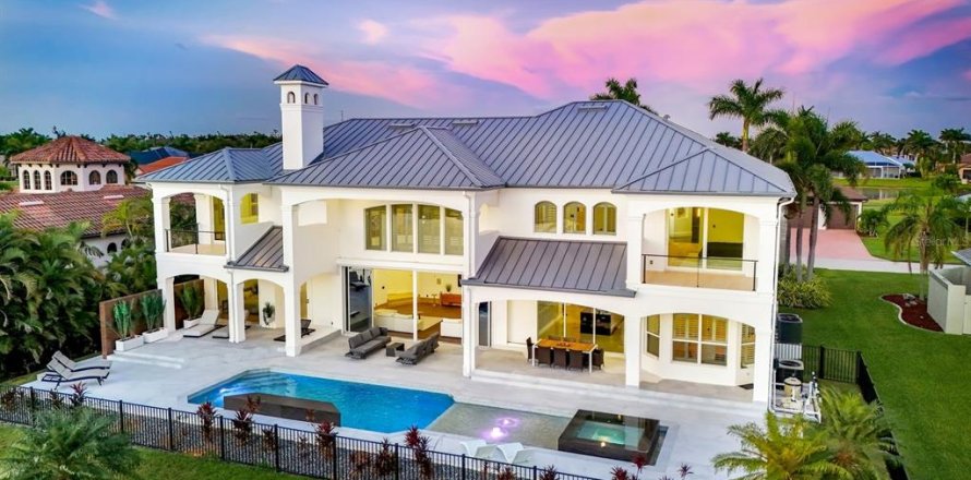 House in Cape Coral, Florida 4 bedrooms, 540.13 sq.m. № 1869620