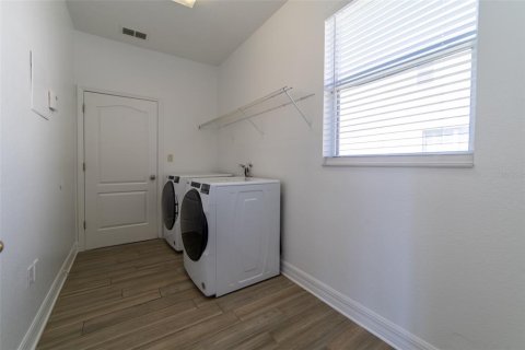 House in Orlando, Florida 4 bedrooms, 236.62 sq.m. № 1879265 - photo 25