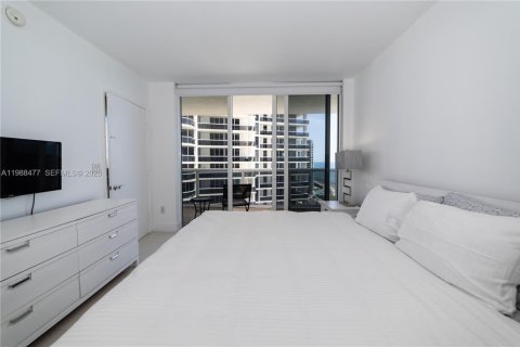 Condo in Hallandale Beach, Florida, 2 bedrooms  № 2053049 - photo 19