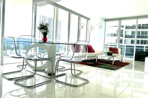 Condo in Hallandale Beach, Florida, 2 bedrooms  № 2053049 - photo 11