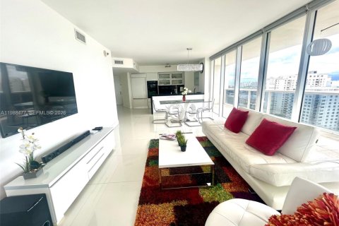 Condo in Hallandale Beach, Florida, 2 bedrooms  № 2053049 - photo 7