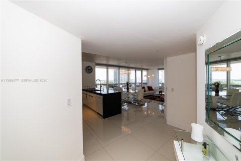 Condo in Hallandale Beach, Florida, 2 bedrooms  № 2053049 - photo 15