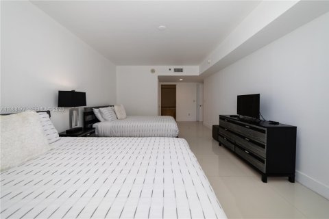 Condo in Hallandale Beach, Florida, 2 bedrooms  № 2053049 - photo 26