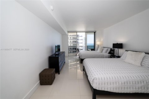 Condo in Hallandale Beach, Florida, 2 bedrooms  № 2053049 - photo 21