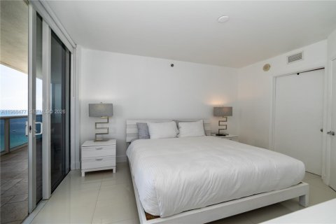 Condo in Hallandale Beach, Florida, 2 bedrooms  № 2053049 - photo 16