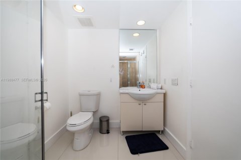 Condo in Hallandale Beach, Florida, 2 bedrooms  № 2053049 - photo 27