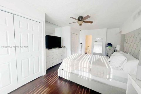 Copropriété à louer à Hallandale Beach, Floride: 3 chambres, 125.42 m2 № 2070023 - photo 7