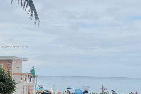 Copropriété à louer à Hallandale Beach, Floride: 3 chambres, 125.42 m2 № 2070023 - photo 11