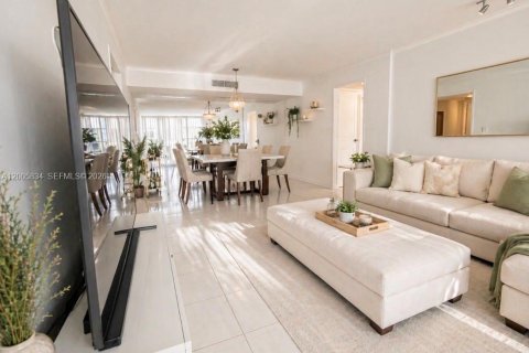 Copropriété à louer à Hallandale Beach, Floride: 3 chambres, 125.42 m2 № 2070023 - photo 21