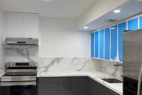 Copropriété à louer à Hallandale Beach, Floride: 3 chambres, 125.42 m2 № 2070023 - photo 3