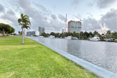 Copropriété à louer à Hallandale Beach, Floride: 3 chambres, 125.42 m2 № 2070023 - photo 14