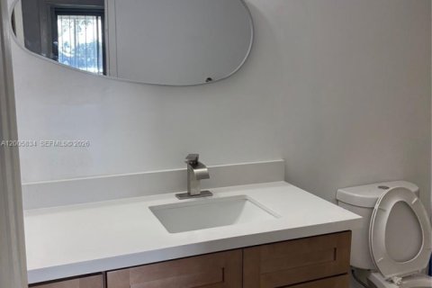 Copropriété à louer à Hallandale Beach, Floride: 3 chambres, 125.42 m2 № 2070023 - photo 6