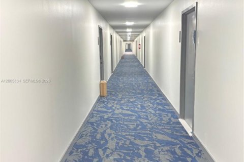 Copropriété à louer à Hallandale Beach, Floride: 3 chambres, 125.42 m2 № 2070023 - photo 2