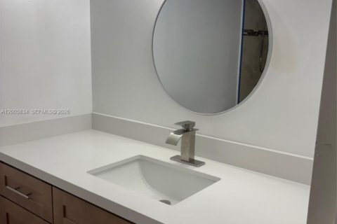 Copropriété à louer à Hallandale Beach, Floride: 3 chambres, 125.42 m2 № 2070023 - photo 4