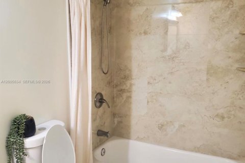 Copropriété à louer à Hallandale Beach, Floride: 3 chambres, 125.42 m2 № 2070023 - photo 18
