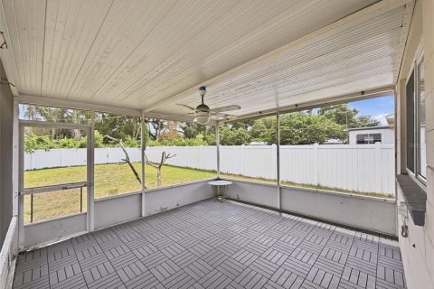 House in Tampa, Florida 3 bedrooms, 118.17 sq.m. № 2114473 - photo 9