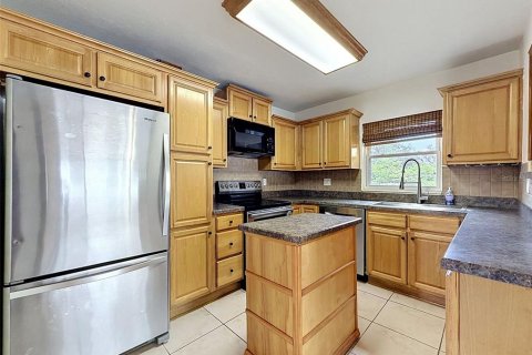 House in Tampa, Florida 3 bedrooms, 118.17 sq.m. № 2114473 - photo 5