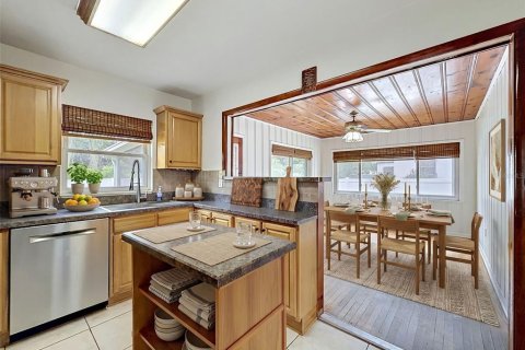 House in Tampa, Florida 3 bedrooms, 118.17 sq.m. № 2114473 - photo 6