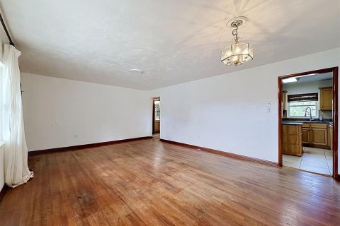 House in Tampa, Florida 3 bedrooms, 118.17 sq.m. № 2114473 - photo 15