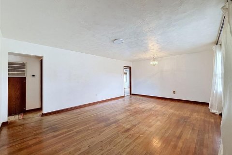 House in Tampa, Florida 3 bedrooms, 118.17 sq.m. № 2114473 - photo 12
