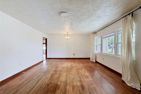 House in Tampa, Florida 3 bedrooms, 118.17 sq.m. № 2114473 - photo 13