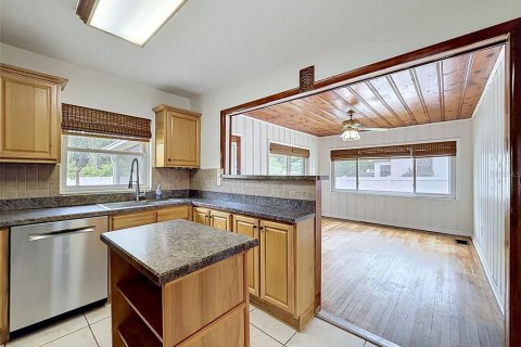 House in Tampa, Florida 3 bedrooms, 118.17 sq.m. № 2114473 - photo 17