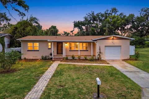 House in Tampa, Florida 3 bedrooms, 118.17 sq.m. № 2114473