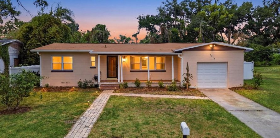 House in Tampa, Florida 3 bedrooms, 118.17 sq.m. № 2114473