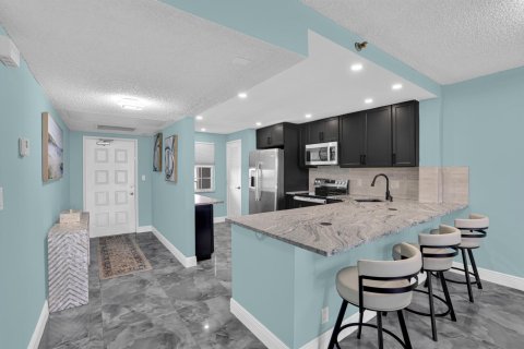 Condo in Pompano Beach, Florida, 2 bedrooms  № 2278955 - photo 2