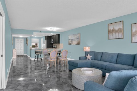 Condo in Pompano Beach, Florida, 2 bedrooms  № 2278955 - photo 14