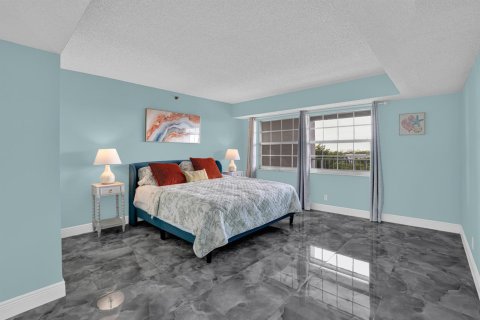 Condo in Pompano Beach, Florida, 2 bedrooms  № 2278955 - photo 10