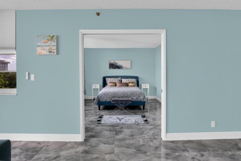 Condo in Pompano Beach, Florida, 2 bedrooms  № 2278955 - photo 16