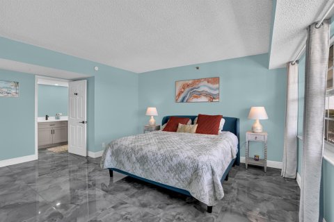 Condo in Pompano Beach, Florida, 2 bedrooms  № 2278955 - photo 11
