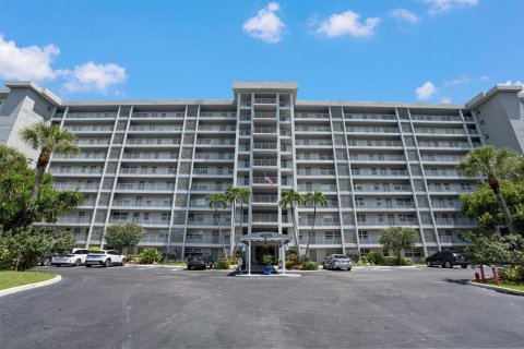 Condo in Pompano Beach, Florida, 2 bedrooms  № 2278955 - photo 23